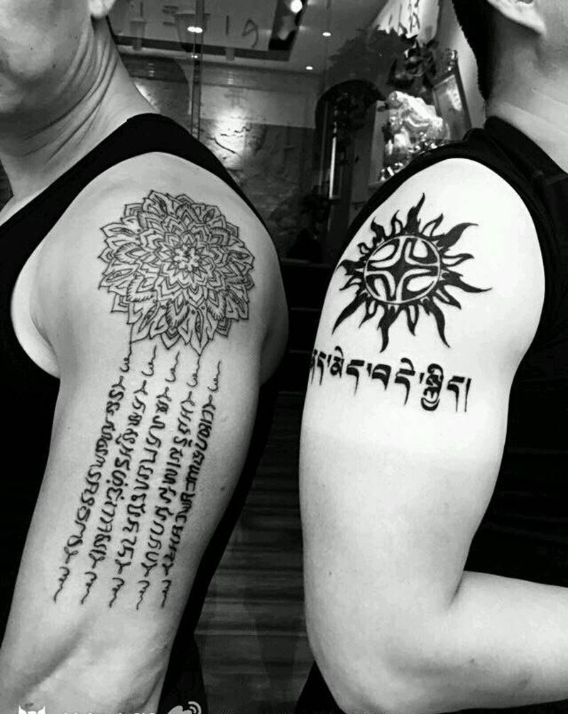 大臂纹身  五条经文  梵花纹身图片