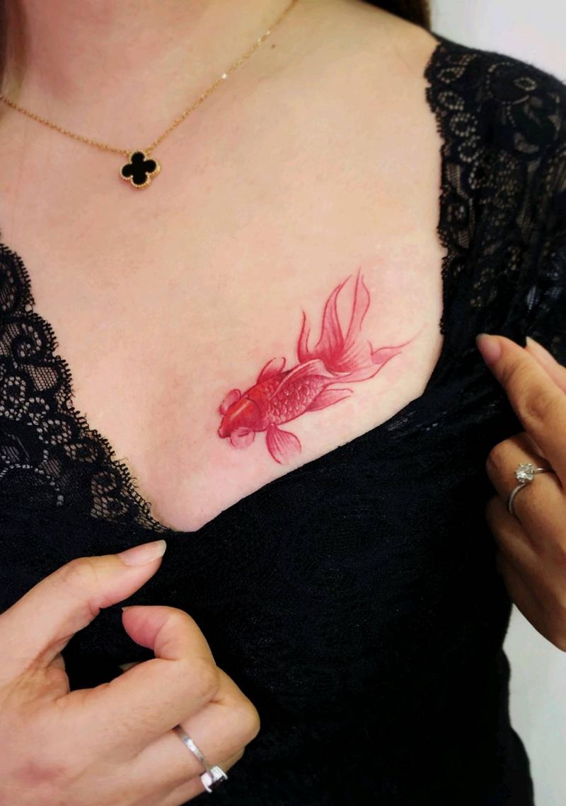 金鱼纹身纹身图片_胸部金鱼纹身图案
