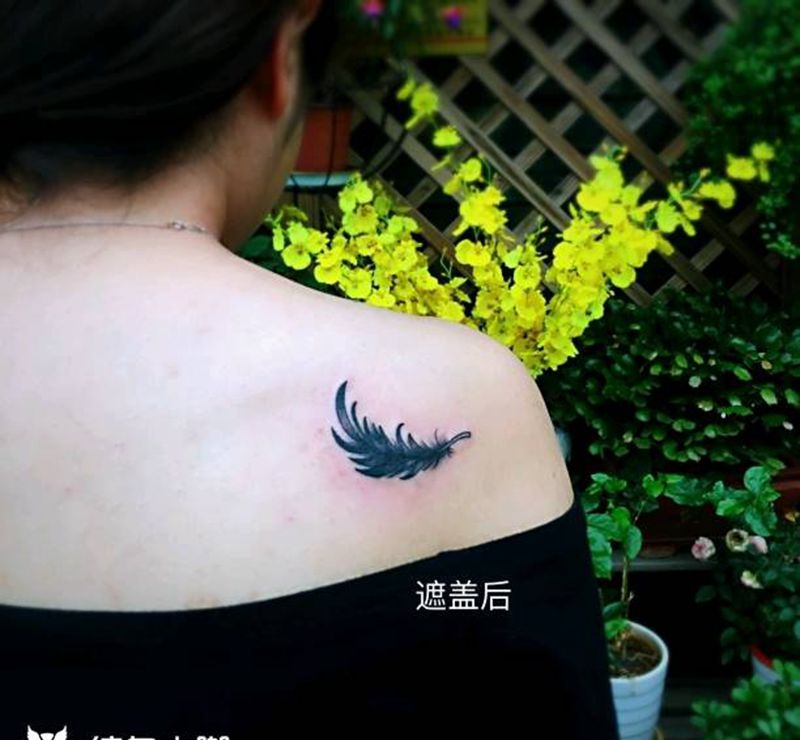 羽毛遮盖纹身纹身图片_肩部纹身图案