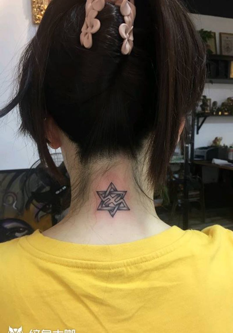 六芒星纹身图片_颈部新传统六芒星纹身图案