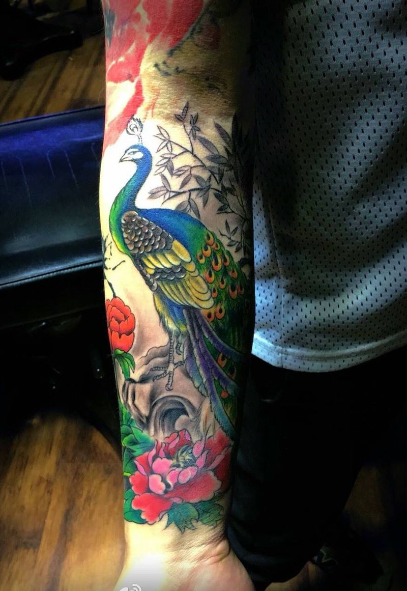 孔雀包小臂纹身图片