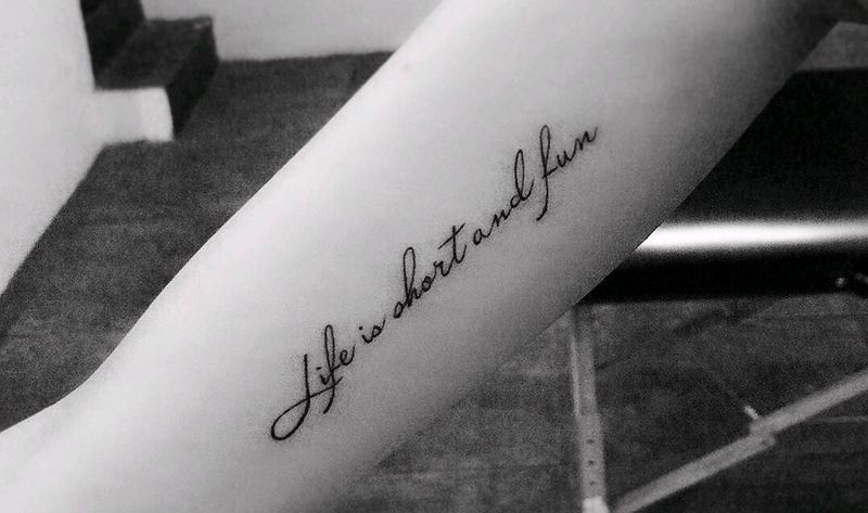 字母纹身纹身图片_手臂字母纹身图案