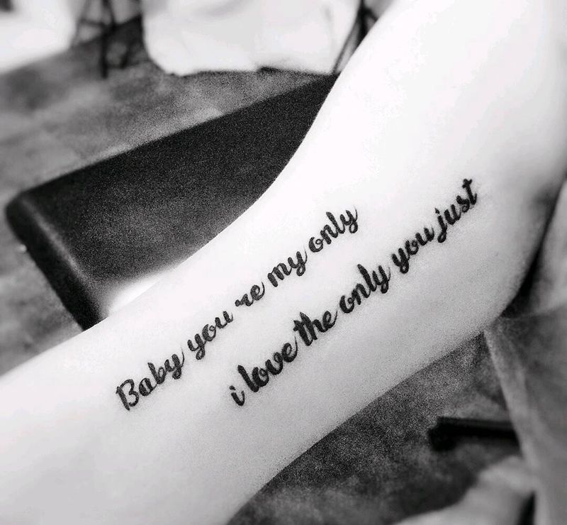 字母纹身纹身图片_手臂纹身图案