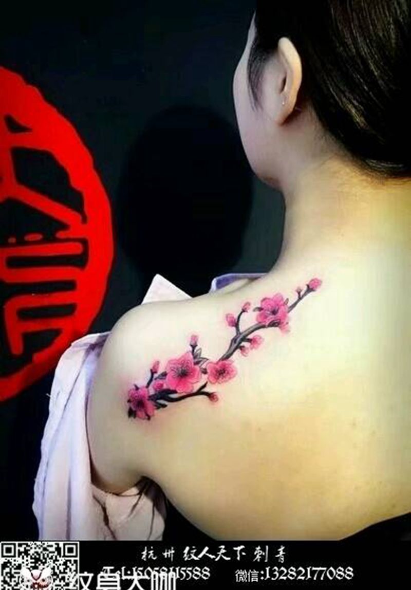 美女纹身，梅花纹身纹身图片