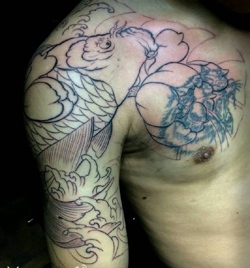鲤鱼半甲遮盖纹身纹身图片