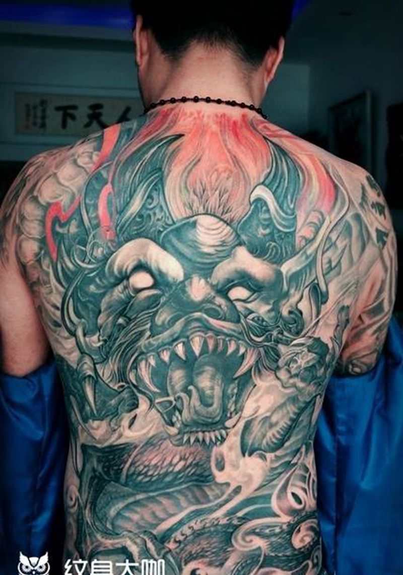 鬼龙纹身图片_背部新传统龙纹身图案