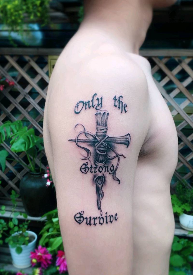 大臂纹身  十字架纹身图片_手臂新传统纹身图案