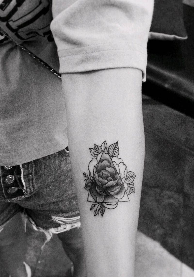 手臂纹身 花纹身图片_手臂纹身图案