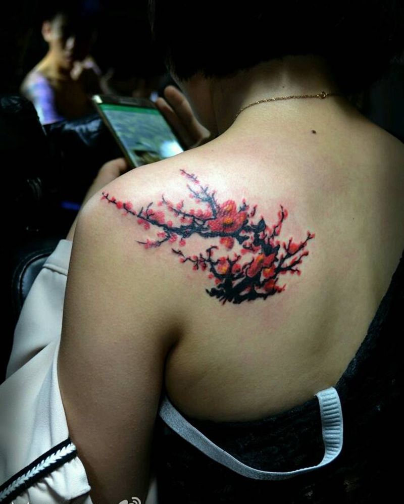 美女纹身   梅花纹身纹身图片