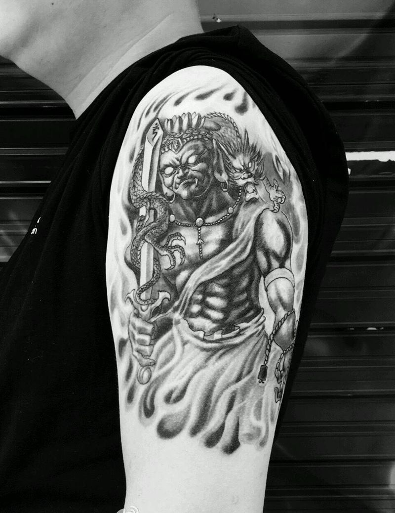 大臂纹身   不动明王纹身图片