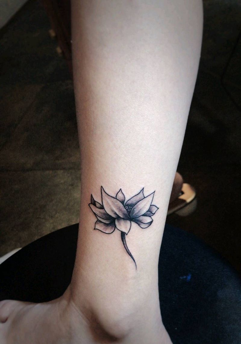莲花纹身纹身图片_腿部纹身图案