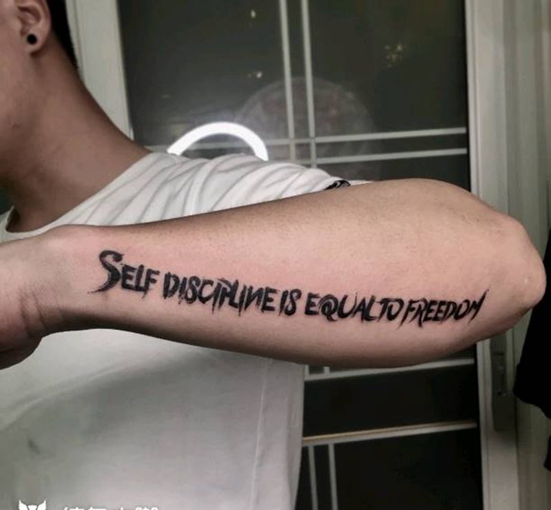 字母纹身纹身图片_手臂纹身图案