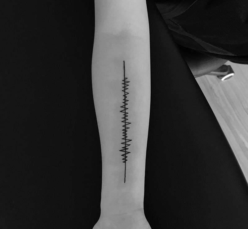 线纹身图片_成品手部手臂欧美清新几何字符原创纹身图案