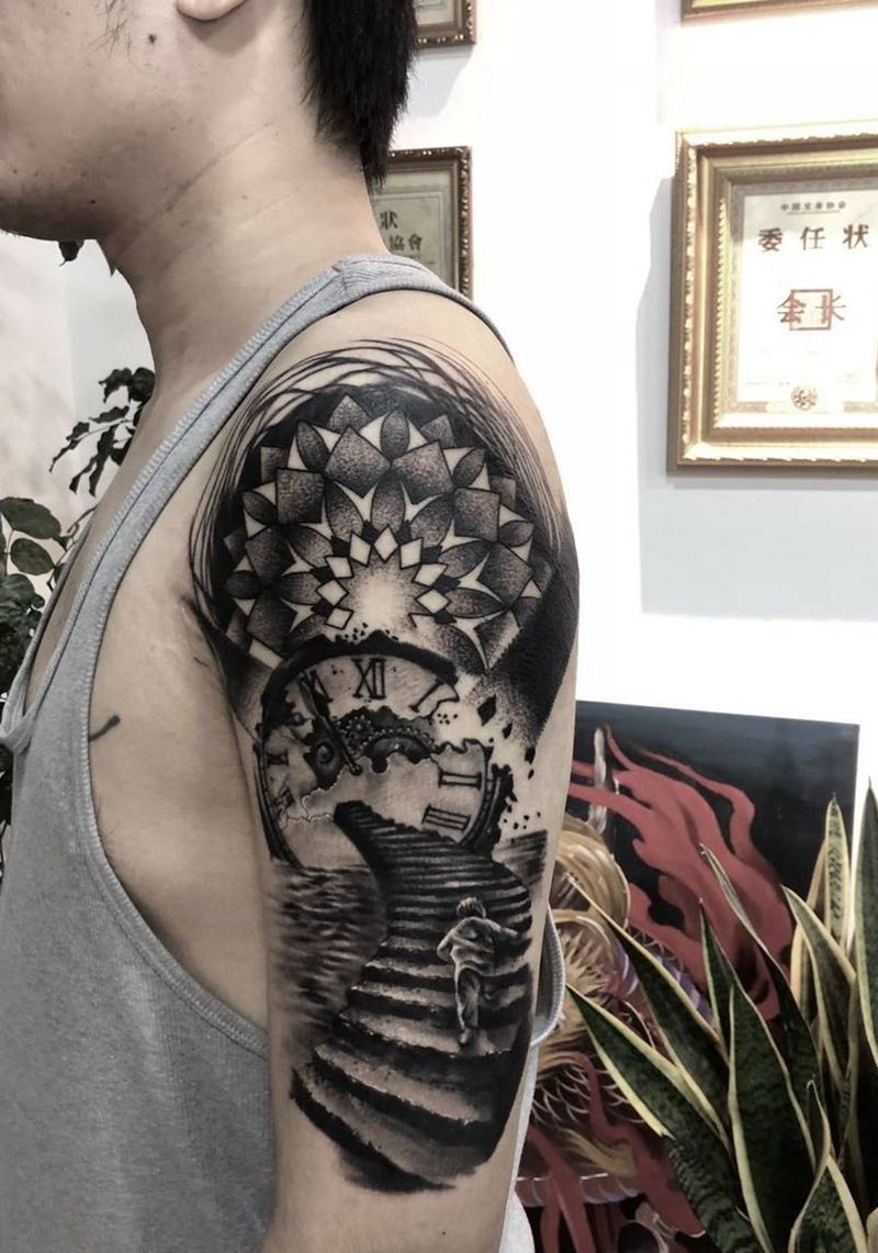 客人要求三个元素拼一起现场设计纹身图片_手臂欧美写实点刺纹身图案