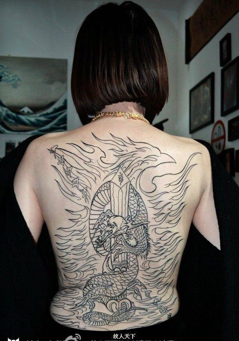 满背女神纹身图片