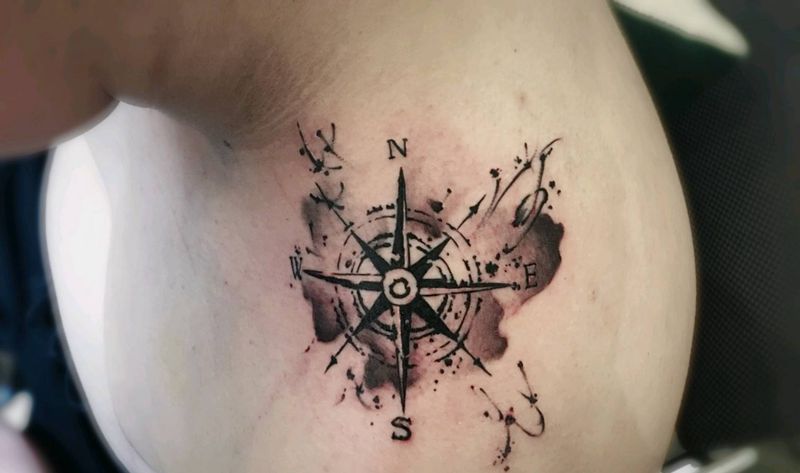 指南针纹身图片