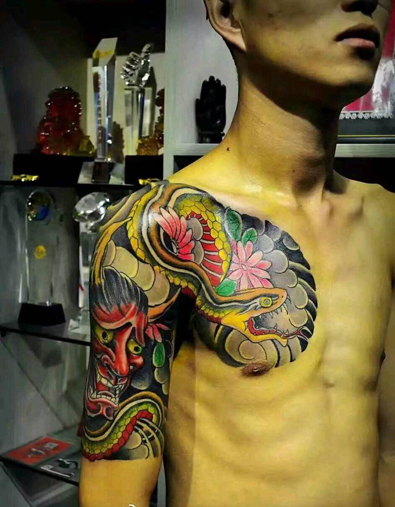 半甲   蛇纹身图片