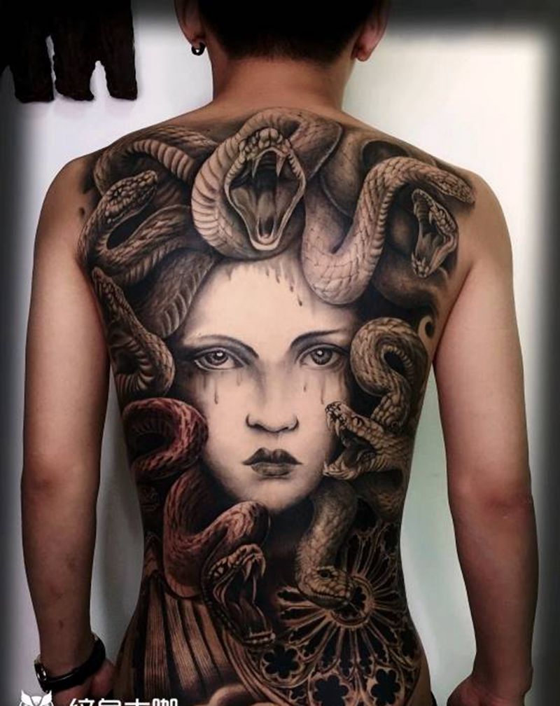 美杜莎满背纹身纹身图片_背部欧美写实纹身图案