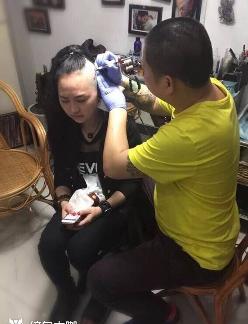 头部字母纹身图片