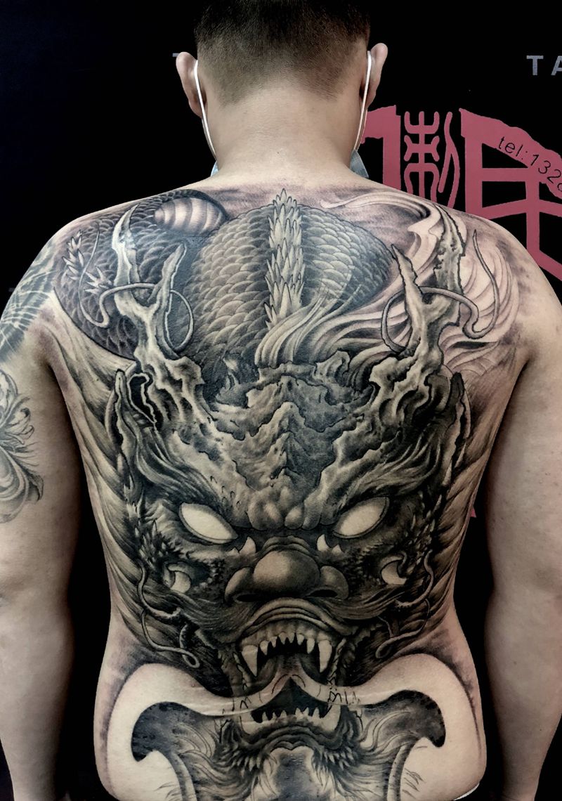 龙纹身图片_背部纹身图案