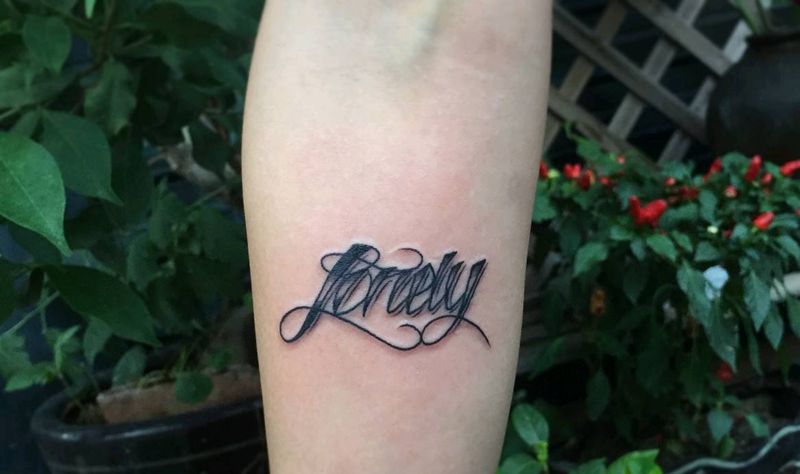 字母纹身纹身图片_手臂纹身图案