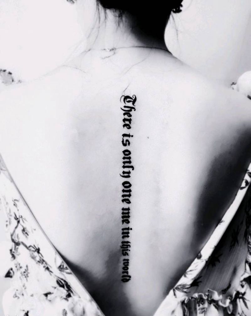 美女纹身  脊柱纹身纹身图片