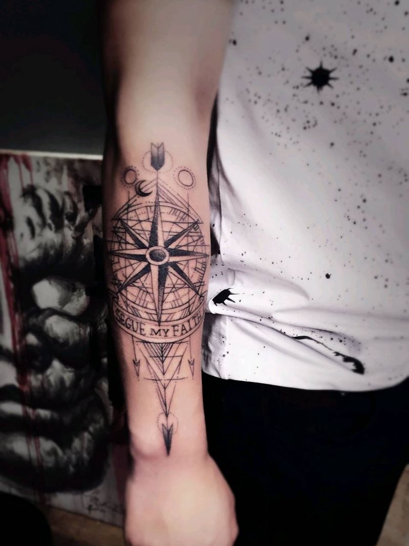 指南针纹身图片