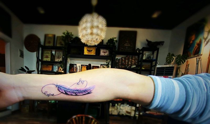 羽毛纹身纹身图片_手臂新传统羽毛纹身图案