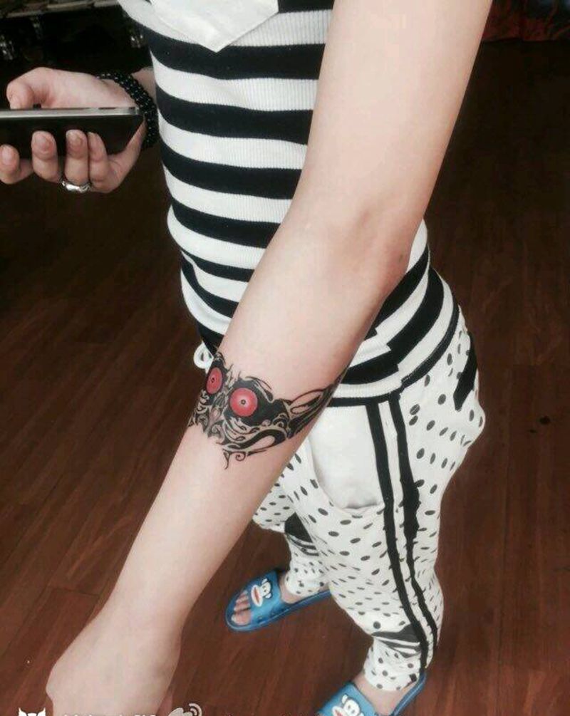 图腾蝙蝠纹身图片