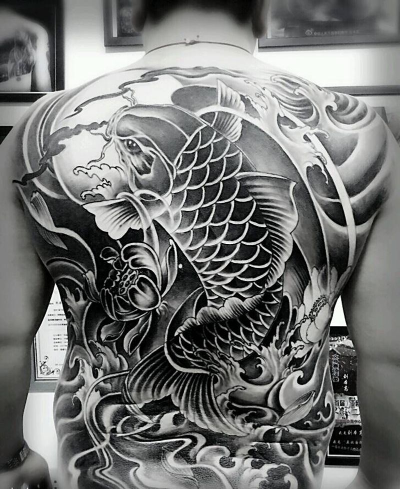 满背纹身   鲤鱼纹身纹身图片