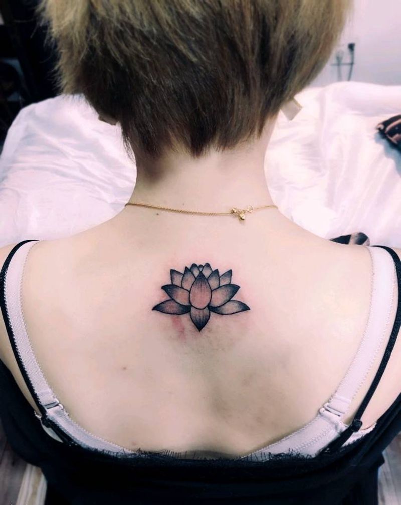 美女纹身纹身图片_背部纹身图案