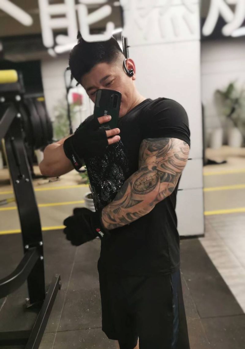 机械花臂纹身图片_手部手臂欧美写实机械臂纹身图案