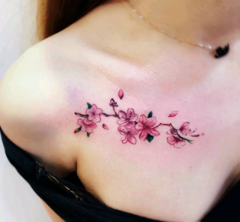 美女纹身  锁骨纹身   花纹身图片