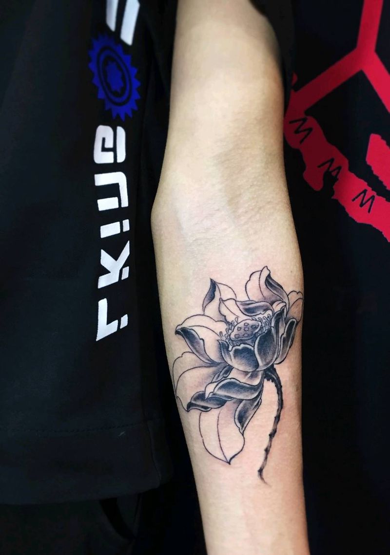 莲花纹身纹身图片_手臂新传统莲花纹身图案