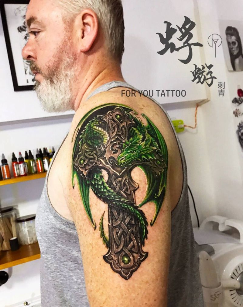 蜉蝣刺青作品纹身图片_成品颈部手部脚部欧美传统清新写实背部人物纹身图案