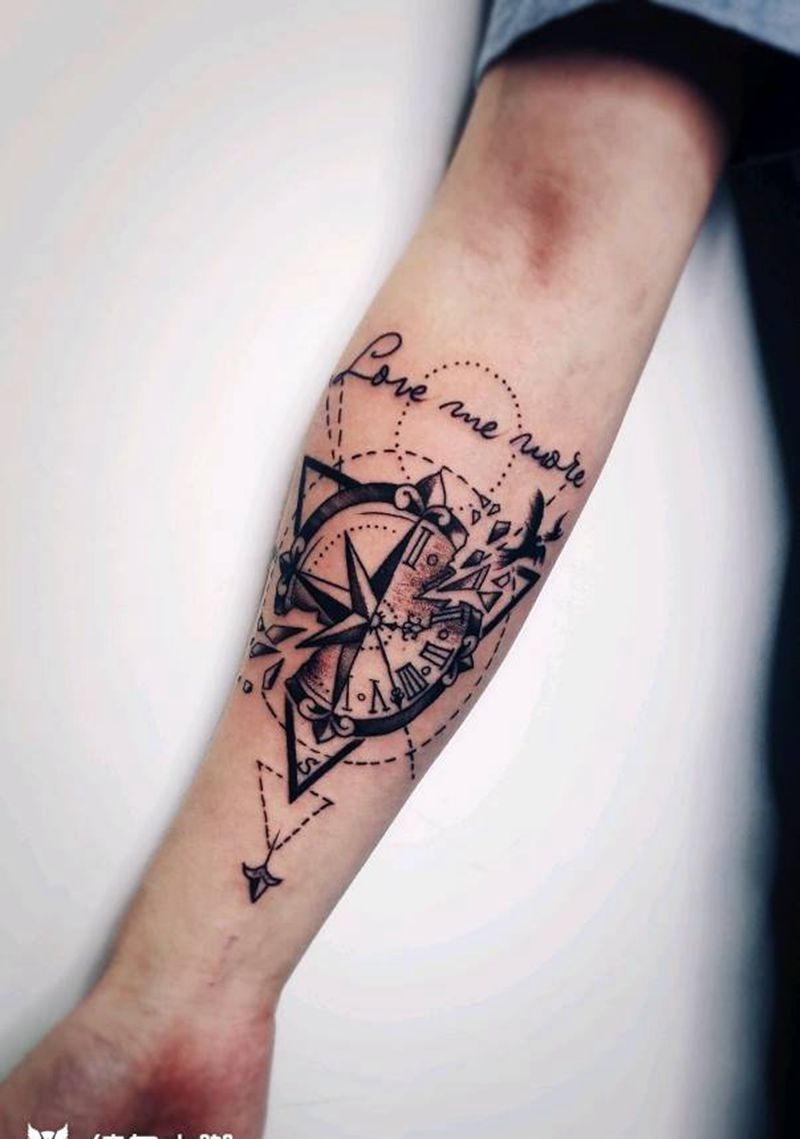 指南针纹身纹身图片_手臂新传统纹身图案