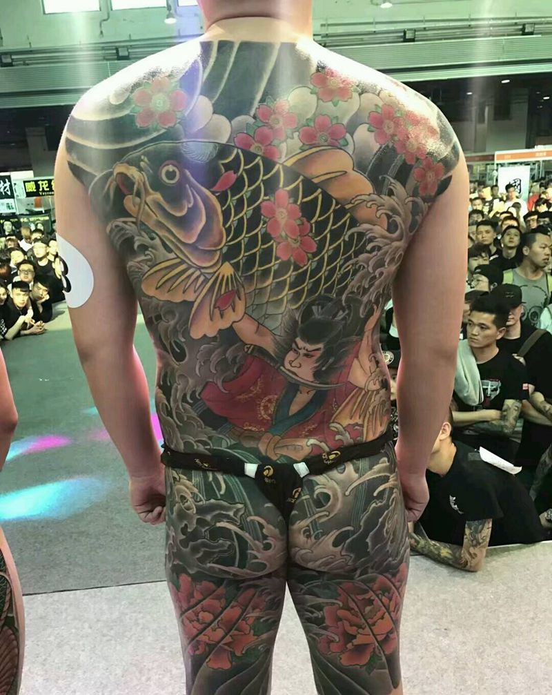 彩色满背纹身图片