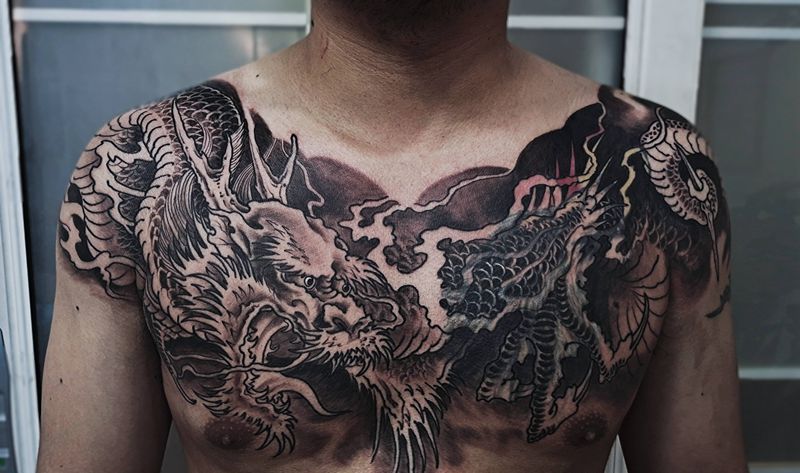 遮盖作品纹身图片_胸部龙花胸纹身图案