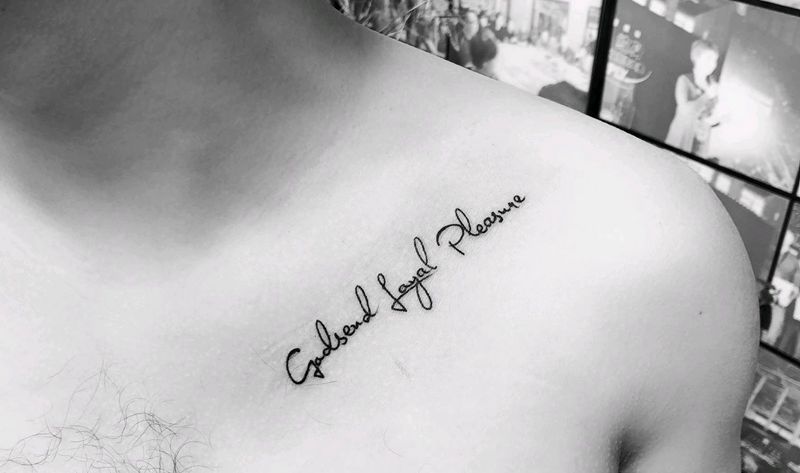 字母纹身纹身图片_胸部纹身图案