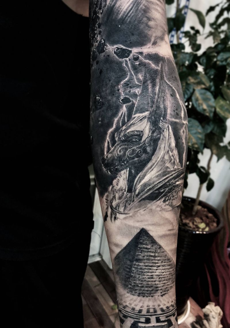 阿努比斯纹身图片_手臂欧美写实纹身图案