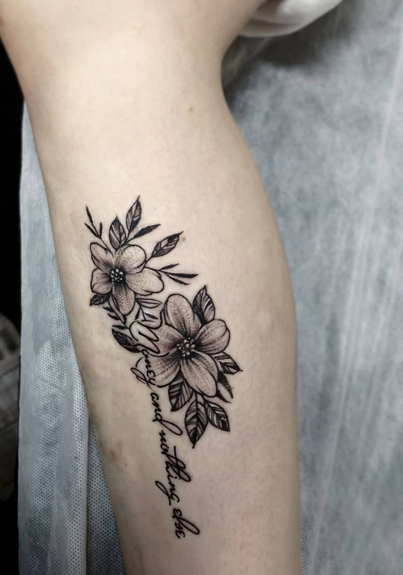 素花纹身图片_腿部纹身图案