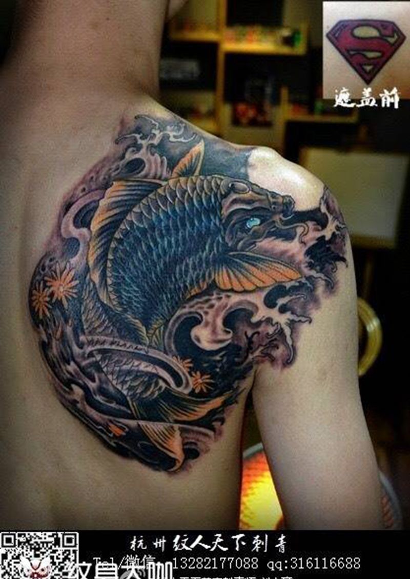 鲤鱼遮盖超人纹身图片