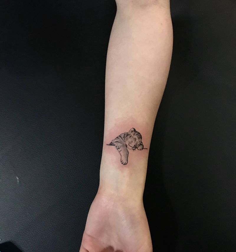 小老虎纹身图片_成品手部手臂欧美清新原创动物纹身图案