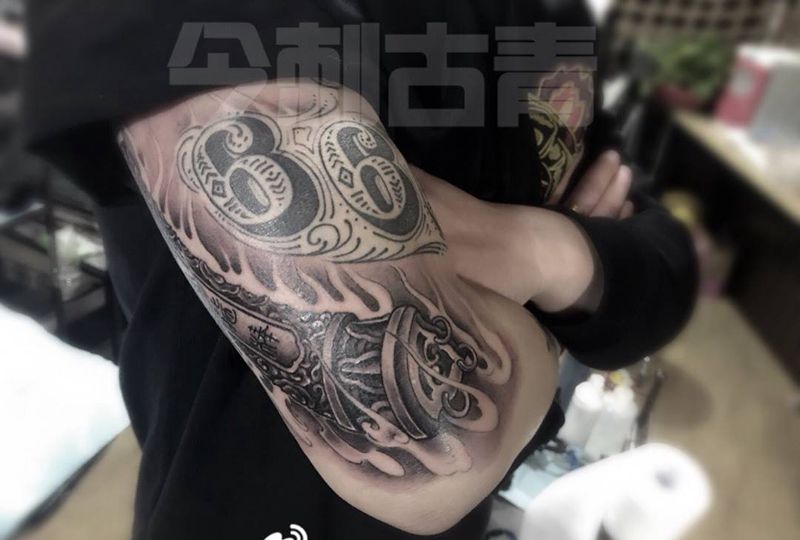 金箍棒纹身图片_原创手臂传统写实纹身图案