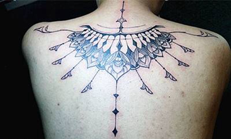 梵花纹身图片_背部几何新传统纹身图案