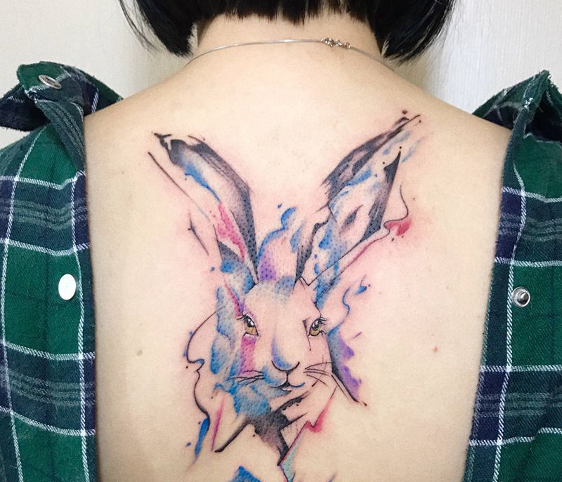 兔纹身图片_背部水彩纹身图案