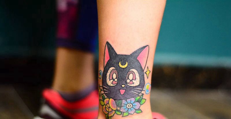 黑猫遮盖旧纹身纹身图片_腿部Old SchoolNew School遮盖猫彩色纹身图案