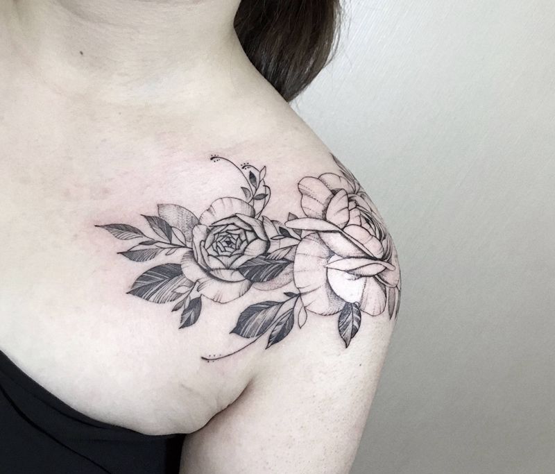 花纹身图片_肩部纹身图案