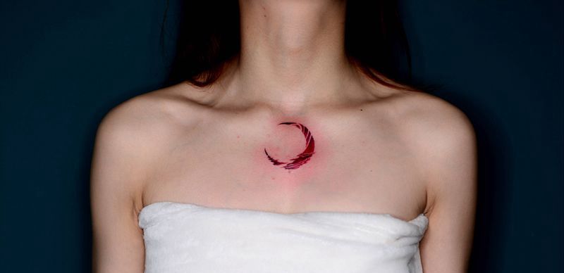 锁骨暗黑纹身月亮纹身图片_肩部颈部花体字图腾暗黑月亮哥特纹身图案