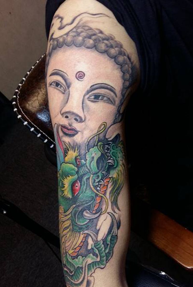 龙 佛纹身图片_手臂新传统水彩纹身图案